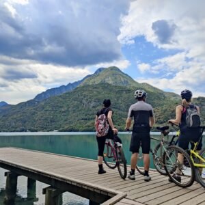 Vista sul lago di Cavazzo. Foto di M. Andenna